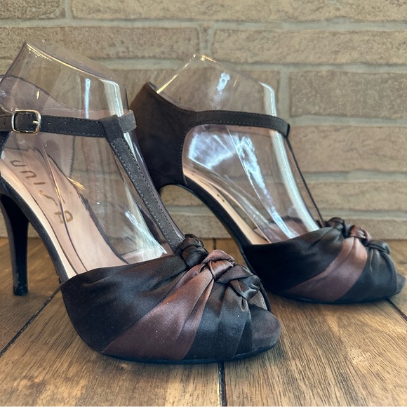 Unisa T-Strap Satin Knot High Heel Stiletto Chocolate / Wine / Gray / Size 7.5M - Picture 6 of 14